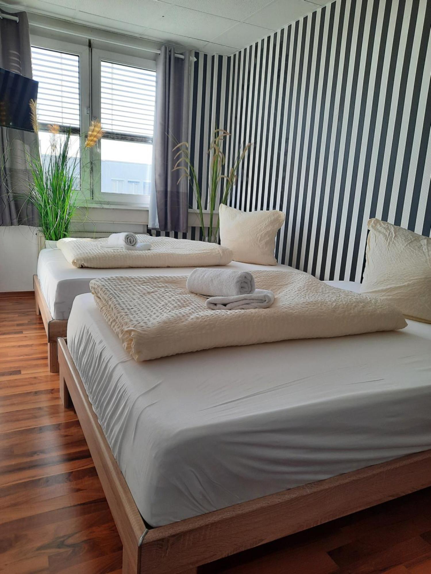 Sleep Well Rooms สตุตการ์ต ภายนอก รูปภาพ